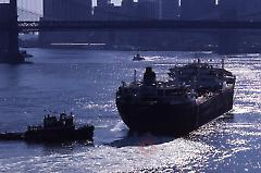 [Small tanker leaving the Brooklyn Navy Yard]