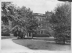 [Pedestrians on grounds before library at Pratt Institute]