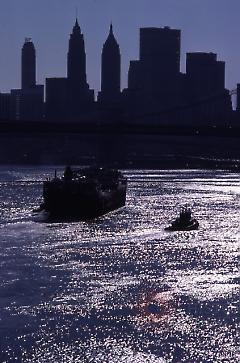 [Small tanker leaving the Brooklyn Navy Yard]