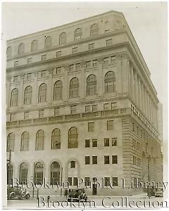 [Central Courts Building in Brooklyn Heights seen from street]