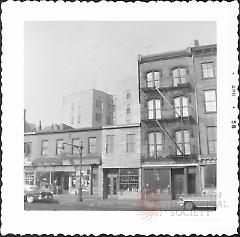 [Knapp Antiques, #224 Fulton Street is in light-colored center building #222 at right of it, #226 at left of it.]