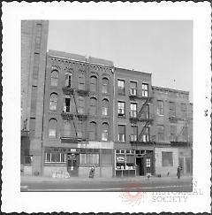 [Mendelsohn Paper Co. (#174 Fulton Street) at right. ]
