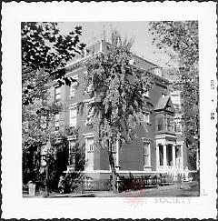 [Northwest corner of Joralemon Street (left) and Henry Street.]