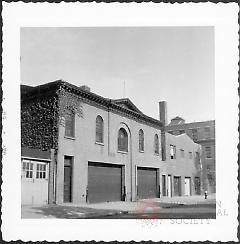 [Entrance to #268 Waverly Avenue (left) and to #266 Waverly Avenue (right).]