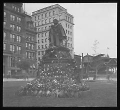 Views: Brooklyn. Various. View 041: Ward, John Q.A. H.W. Beecher. Brooklyn - Borough Hall. Decoration Day, 1897.