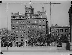 [Main Building at Pratt Institute at 4:03]