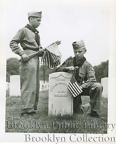 [Boy Scouts at veterans' graves]
