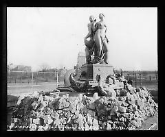 Views: Brooklyn, Long Island, Staten Island. Brooklyn monuments. View 009: Bailey Memorial Fountain by E.F. Savage (front and west side), Grand Army Plaza.