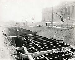 Eastern Parkway 500 ' w. of Washington Ave.