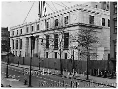 [Appellate court house with construction fence in Brooklyn Heights]