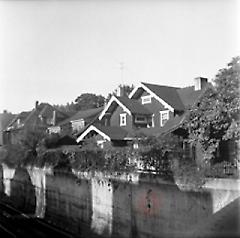 [View from bridge over BMT tracks (Brighton line) looking northeast.]