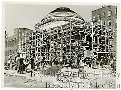 [Williamsburg courthouse under scaffolding]