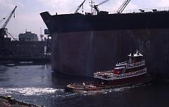 [T.T. Stuyvesant leaving the Brooklyn Navy Yard]