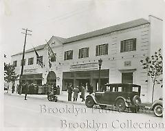 [Loeser's department store in Long Island]