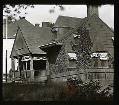 [Old House on the corner of Jamaica Avenue]