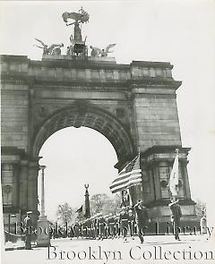 [Marchers at Grand Army Plaza]