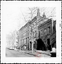 [East side of Willow Place.]