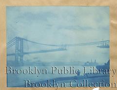 [Manhattan Bridge under construction]