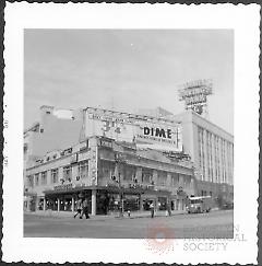 [Flatbush Avenue Extension DeKalb Avenue, Junior's Restaurant (on corner).]