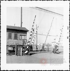 [View from E. 105th Street Station.]