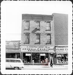 [#1054 Manhattan Avenue.]