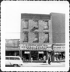 [#1054 Manhattan Avenue.]